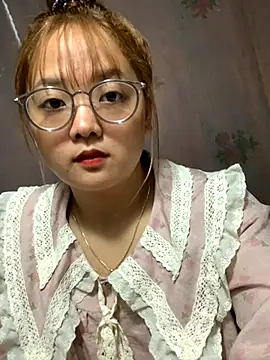 Snapshot of July-y chatting on 10-03-25, 03:41 July-y online show from 10-03-25, 03:41
