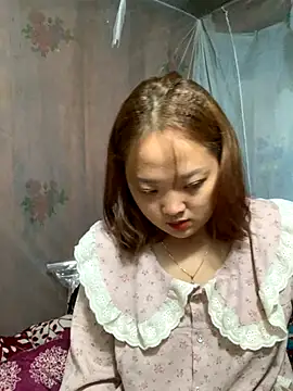 Snapshot of July-y chatting on 10-16-25, 03:15 July-y online show from 10-16-25, 03:15