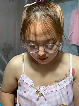 Snapshot of July-y chatting on 10-20-25, 01:11 July-y online show from 10-20-25, 01:11