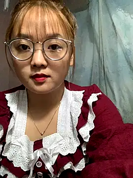 Snapshot of July-y chatting on 10-01-25, 04:39 July-y online show from 10-01-25, 04:39