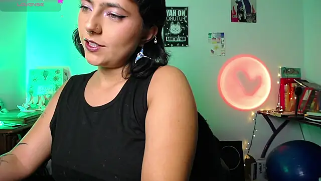 Snapshot of AlmaNanax chatting on 10-10-25, 07:09 AlmaNanax online show from 10-10-25, 07:09