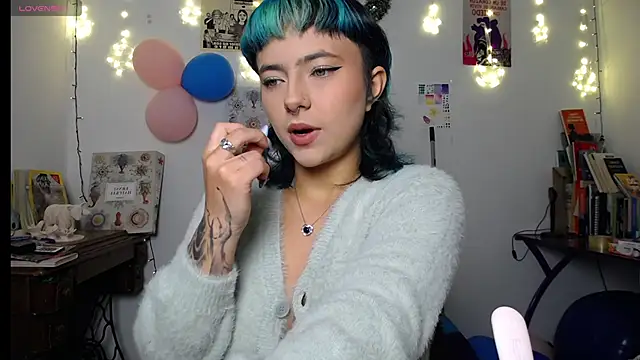 AlmaNanax online show from 12-18-25, 01:11