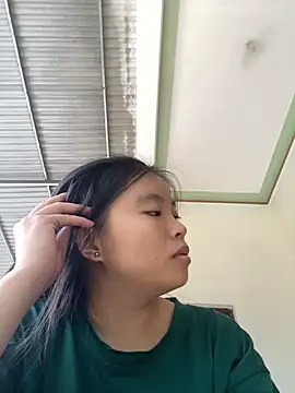 Snapshot of viluna chatting on 09-21-25, 01:44 viluna online show from 09-21-25, 01:44