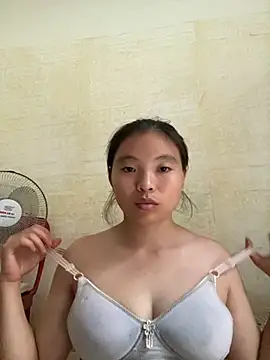 Snapshot of viluna chatting on 10-22-25, 04:45 viluna online show from 10-22-25, 04:45