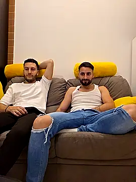 Snapshot of Amicisegreti chatting on 05-09-26, 06:44 Amicisegreti online show from 05-09-26, 06:44