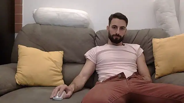 Amicisegreti online show from 03-29-26, 08:10