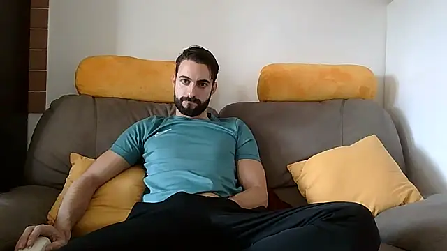 Amicisegreti online show from 12-22-25, 10:04