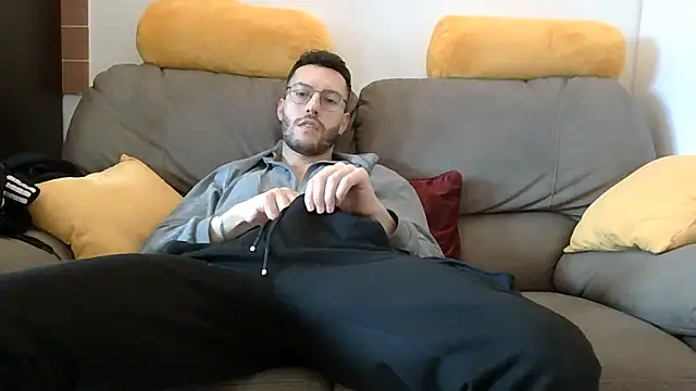 Amicisegreti online show from 12-21-25, 11:12