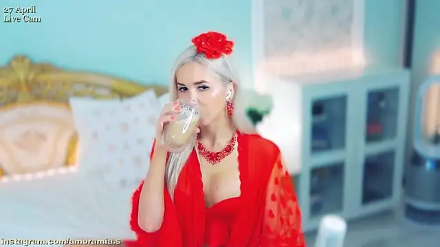 Amoramias online show from 04-27-26, 06:39