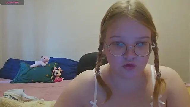 Snapshot of Rosa_Grenn chatting on 10-24-25, 09:08 Rosa Grenn online show from 10-24-25, 09:08