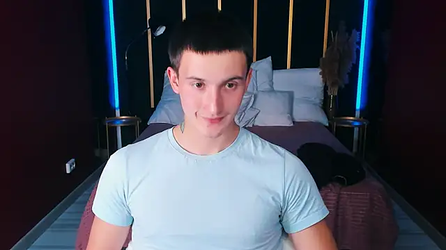 Snapshot of David__Diamond chatting on 09-15-25, 08:42 David Diamond online show from 09-15-25, 08:42