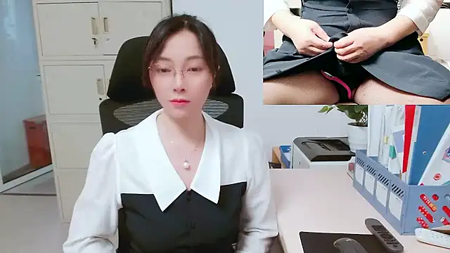 OL-Lily online show from 10-16-25, 01:36