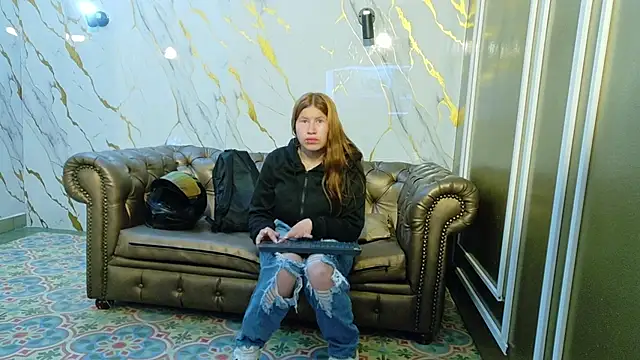 Olivia11  online show from 12-23-25, 10:47