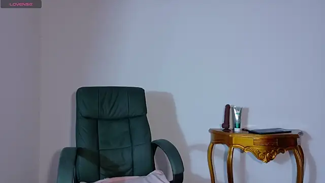 Olivia11  online show from 11-07-25, 12:21