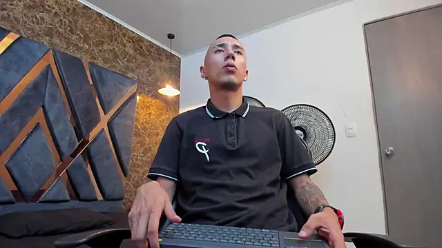 Snapshot of Justin_Lakee chatting on 09-09-25, 11:14 Justin Lakee online show from 09-09-25, 11:14