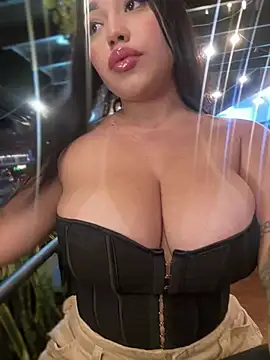 Snapshot of SofiaWildee chatting on 02-07-26, 01:02 SofiaWildee online show from 02-07-26, 01:02