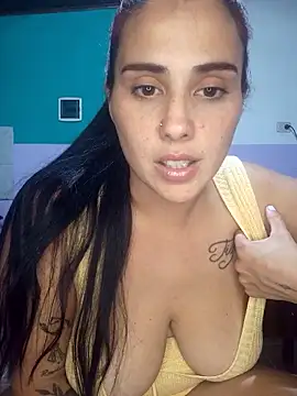 Snapshot of kariciasecreta chatting on 05-05-26, 01:41 kariciasecreta online show from 05-05-26, 01:41