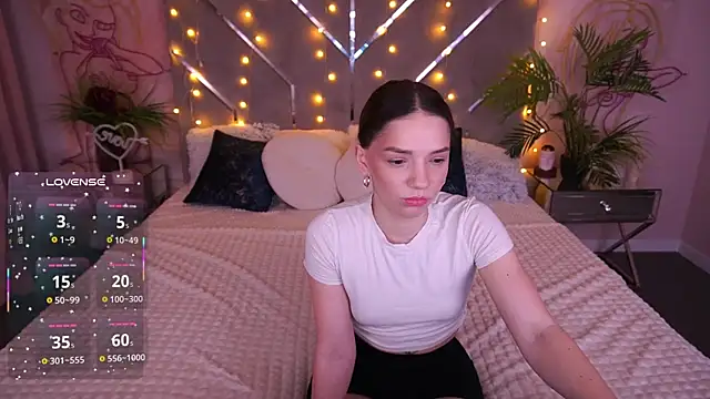 MirielleNymph online show from 03-25-26, 01:43