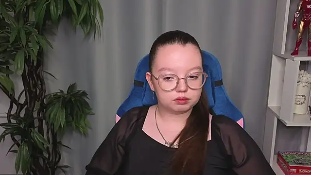 Snapshot of ElaineWilson chatting on 10-23-25, 08:24 ElaineWilson online show from 10-23-25, 08:24