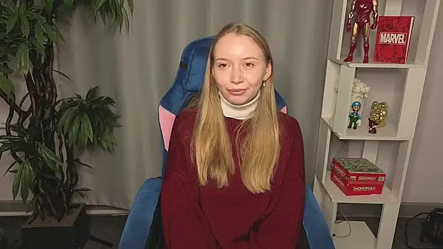 Snapshot of JulieGreen chatting on 11-02-25, 12:43 JulieGreen online show from 11-02-25, 12:43