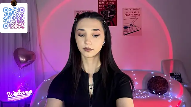 Snapshot of LinaMour chatting on 05-29-26, 10:27 LinaMour online show from 05-29-26, 10:27