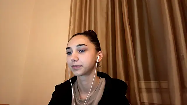 LinaMour online show from 10-04-25, 10:11