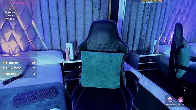 SkylerBloomm online show from 04-06-26, 04:46