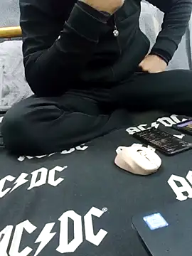 yazinyazin1 online show from 12-18-25, 05:28