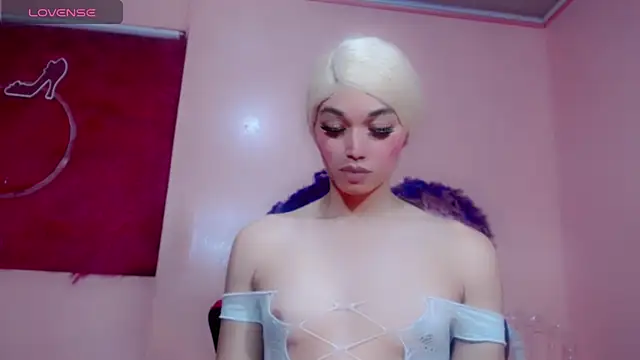 Snapshot of Candy_Walker_ chatting on 11-20-25, 03:51 Candy Walker online show from 11-20-25, 03:51