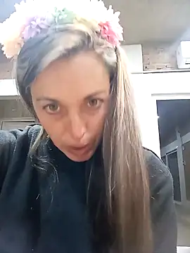 Snapshot of Heisi-Sex chatting on 09-24-25, 01:35 Heisi-Sex online show from 09-24-25, 01:35