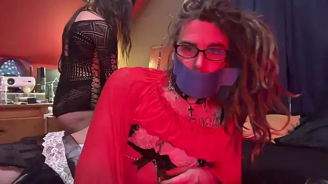 Trippie hippies1313 online show from 11-28-25, 03:39