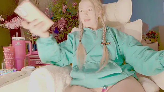 Talulaa online show from 03-08-26, 01:55