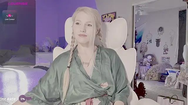 Snapshot of Talulaa chatting on 10-19-25, 12:13 Talulaa online show from 10-19-25, 12:13