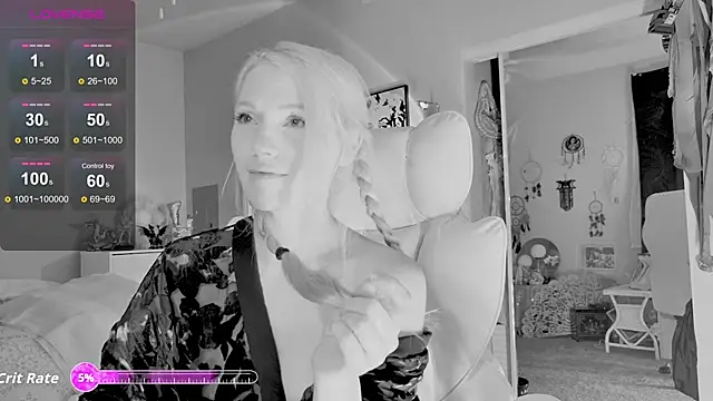 Snapshot of Talulaa chatting on 09-14-25, 12:33 Talulaa online show from 09-14-25, 12:33