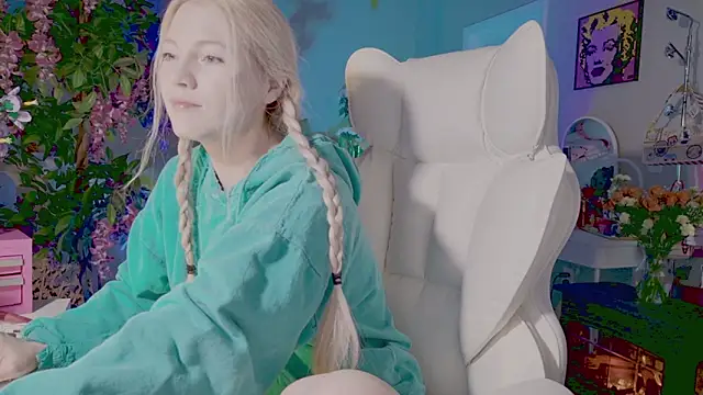 Talulaa online show from 04-17-26, 09:06