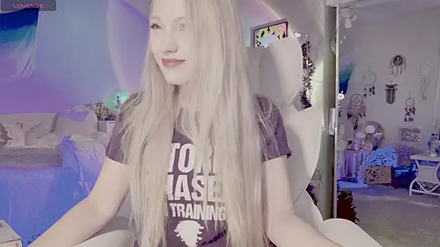 Snapshot of Talulaa chatting on 10-03-25, 06:31 Talulaa online show from 10-03-25, 06:31