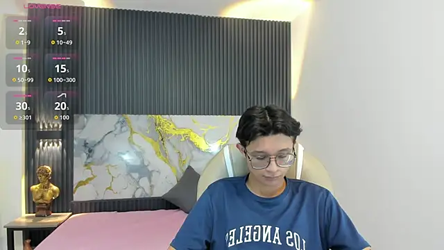 SantiagoRusso18 online show from 11-06-25, 12:09