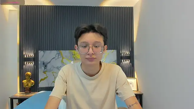 SantiagoRusso18 online show from 10-28-25, 02:38