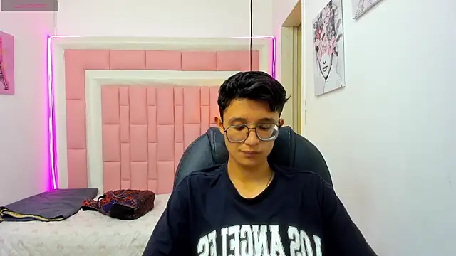 SantiagoRusso18 online show from 02-26-26, 02:06