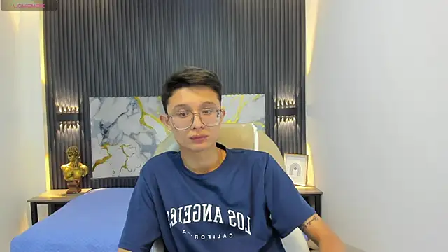 SantiagoRusso18 online show from 09-28-25, 12:12