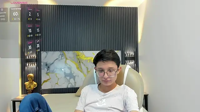 SantiagoRusso18 online show from 10-17-25, 12:07