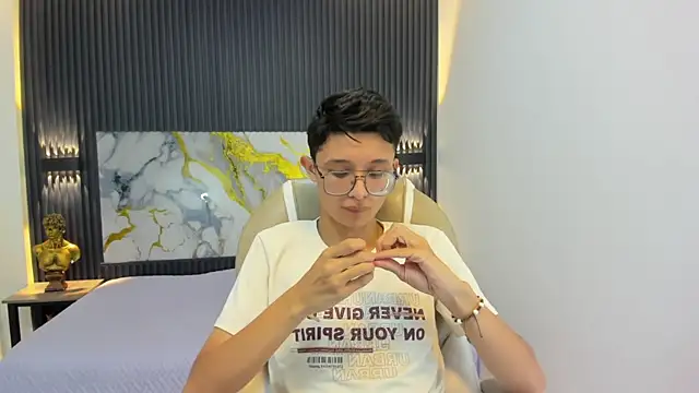 SantiagoRusso18 online show from 09-20-25, 01:05