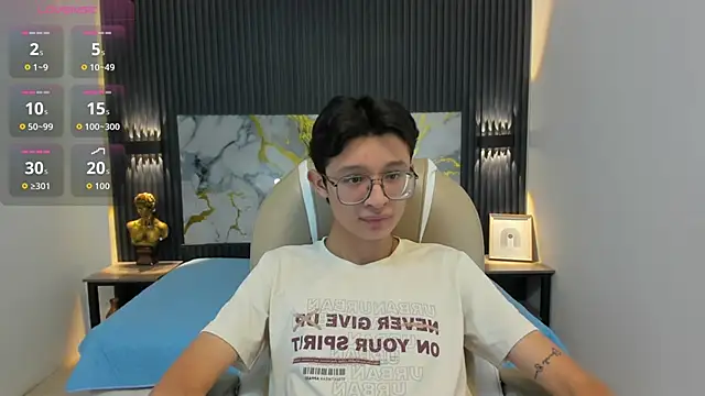 SantiagoRusso18 online show from 10-24-25, 12:04