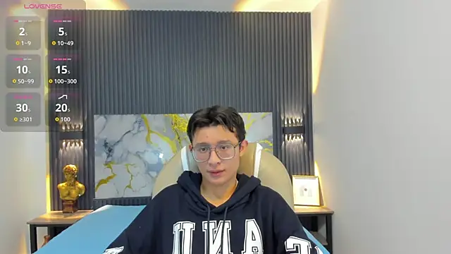 SantiagoRusso18 online show from 10-25-25, 12:04