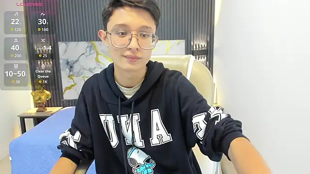 SantiagoRusso18 online show from 09-29-25, 12:33