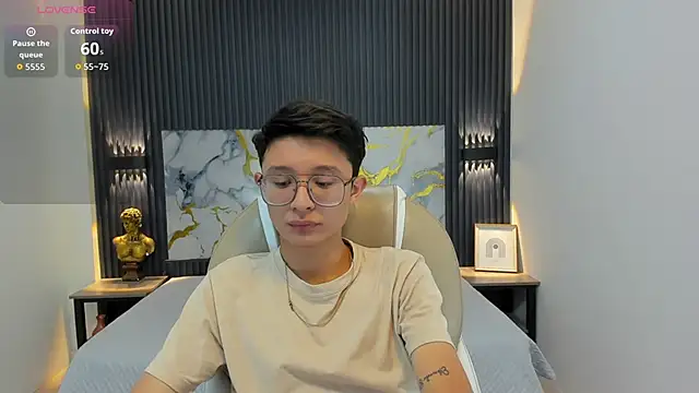 SantiagoRusso18 online show from 10-03-25, 12:06