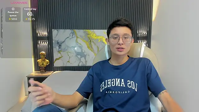 SantiagoRusso18 online show from 10-08-25, 12:39