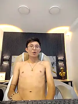 SantiagoRusso18 online show from 10-07-25, 03:24