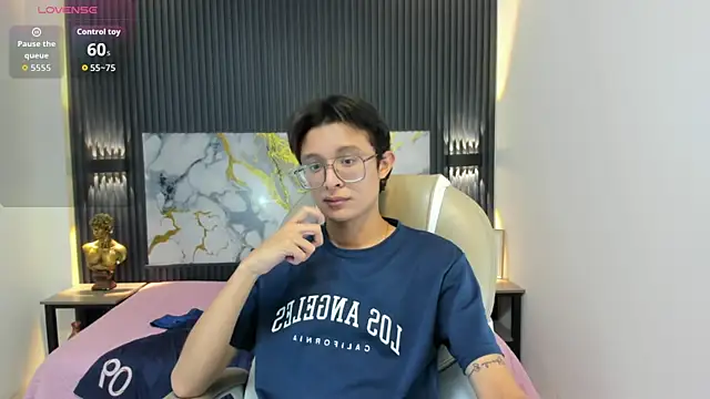 SantiagoRusso18 online show from 11-13-25, 03:32