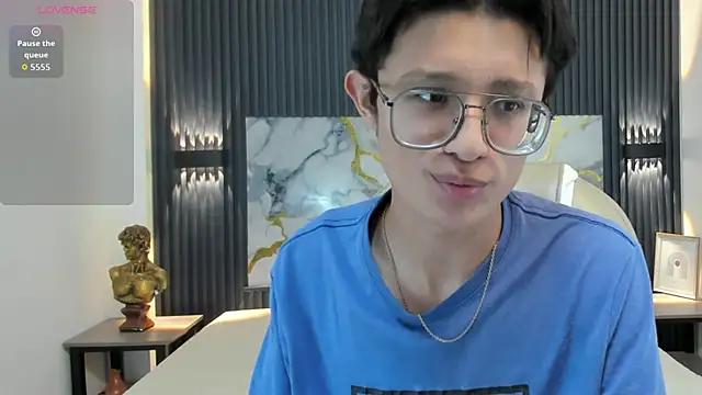 SantiagoRusso18 online show from 11-25-25, 02:01